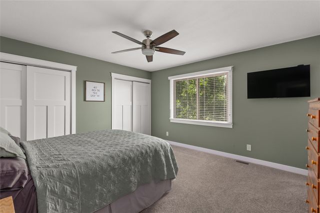 7900 Roseland Drive, Urbandale, IA 50322