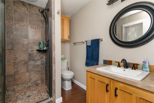 7900 Roseland Drive, Urbandale, IA 50322