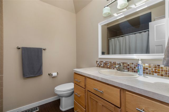 7900 Roseland Drive, Urbandale, IA 50322