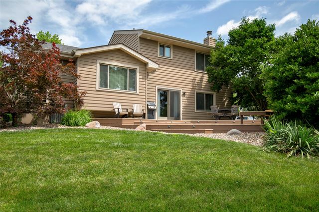 7900 Roseland Drive, Urbandale, IA 50322