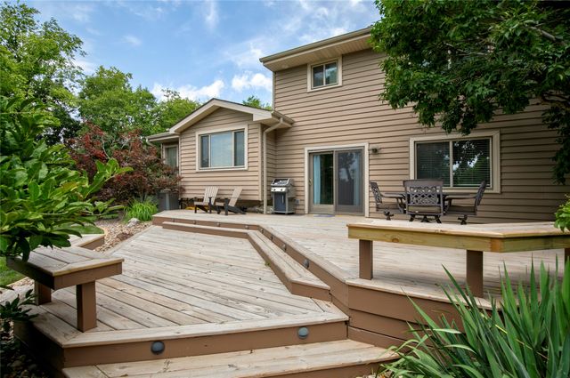 7900 Roseland Drive, Urbandale, IA 50322