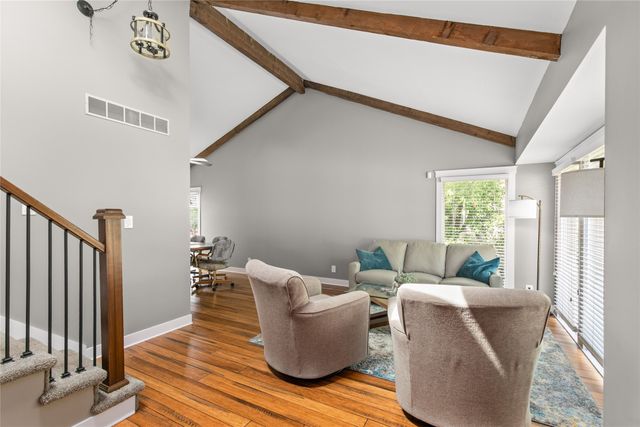 7900 Roseland Drive, Urbandale, IA 50322