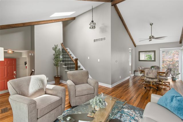 7900 Roseland Drive, Urbandale, IA 50322