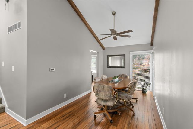 7900 Roseland Drive, Urbandale, IA 50322