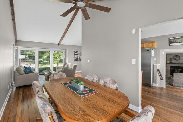 7900 Roseland Drive, Urbandale, IA 50322