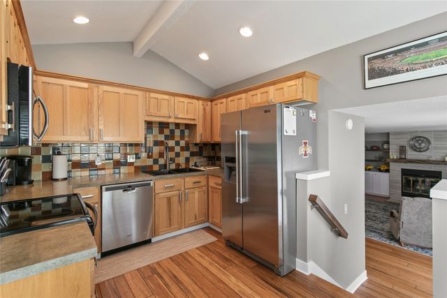 7900 Roseland Drive, Urbandale, IA 50322