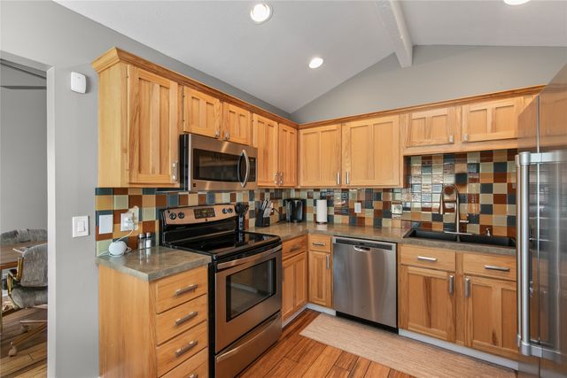 7900 Roseland Drive, Urbandale, IA 50322