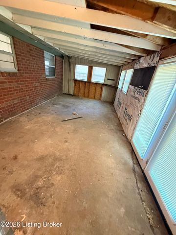 159 Hedgewood Ct, Louisville, KY 40229