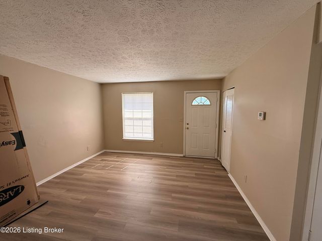 159 Hedgewood Ct, Louisville, KY 40229
