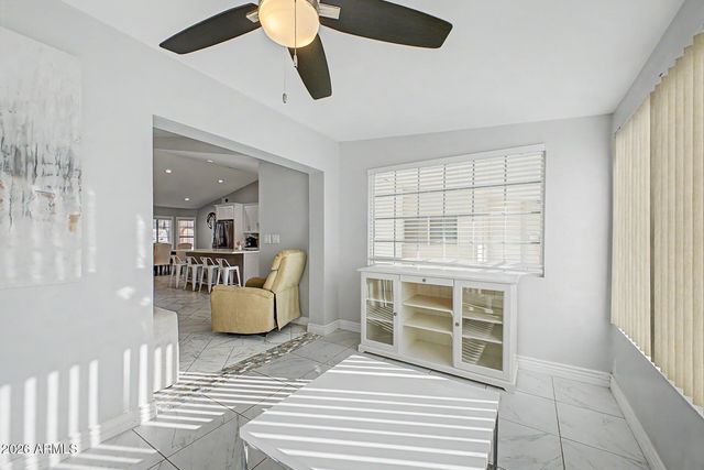 8740 W KEIM Drive, Glendale, AZ 85305
