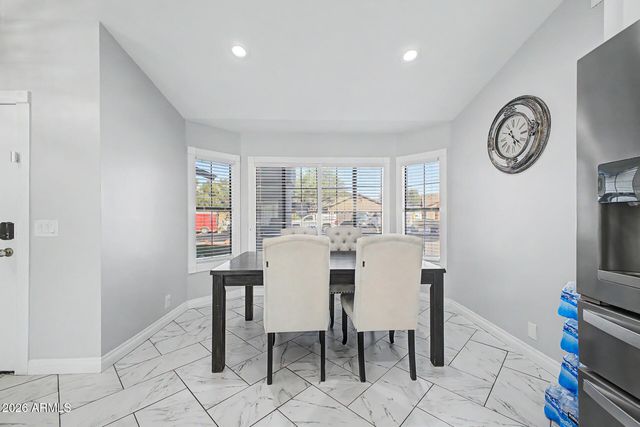 8740 W KEIM Drive, Glendale, AZ 85305