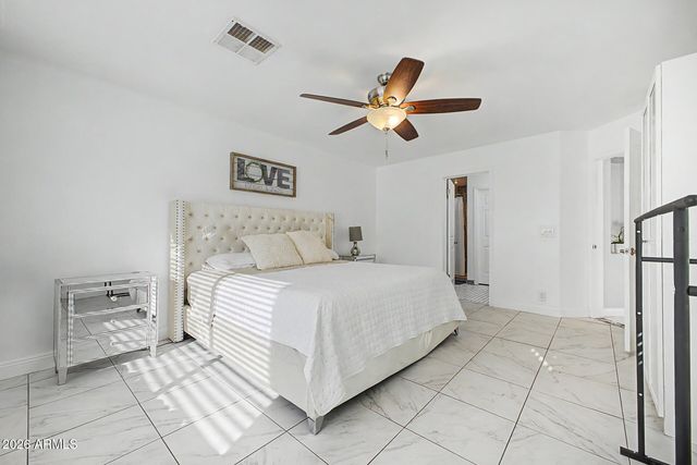 8740 W KEIM Drive, Glendale, AZ 85305