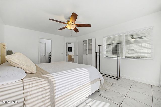 8740 W KEIM Drive, Glendale, AZ 85305