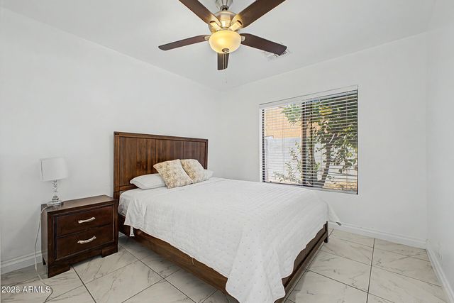8740 W KEIM Drive, Glendale, AZ 85305