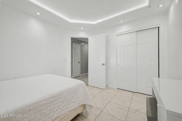 8740 W KEIM Drive, Glendale, AZ 85305