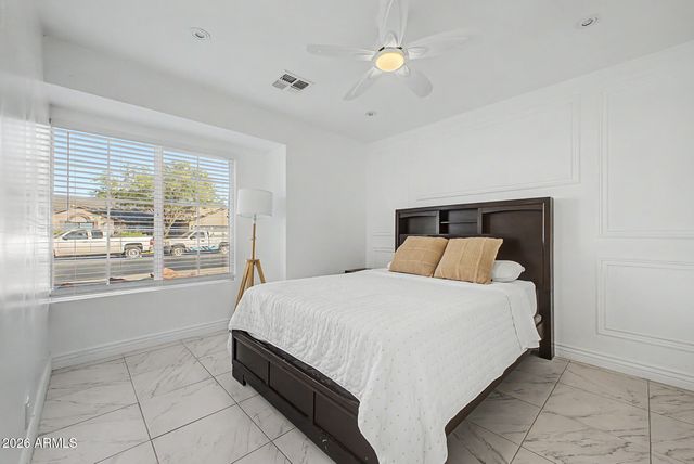 8740 W KEIM Drive, Glendale, AZ 85305