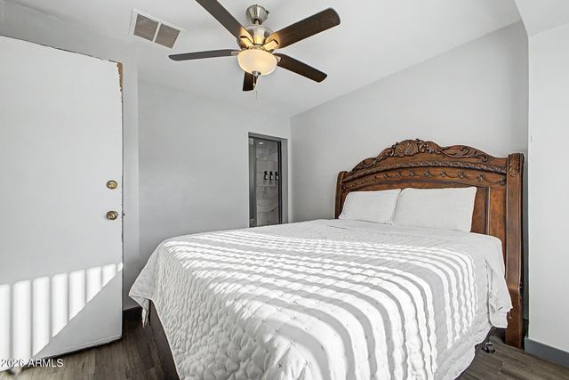 8740 W KEIM Drive, Glendale, AZ 85305