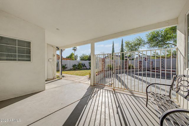 8740 W KEIM Drive, Glendale, AZ 85305