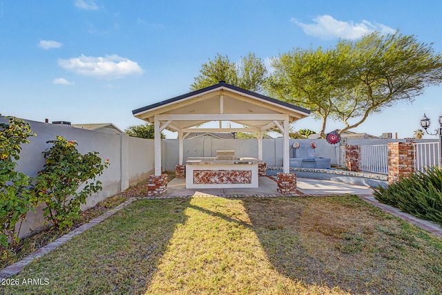 8740 W KEIM Drive, Glendale, AZ 85305