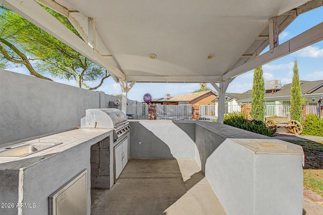 8740 W KEIM Drive, Glendale, AZ 85305