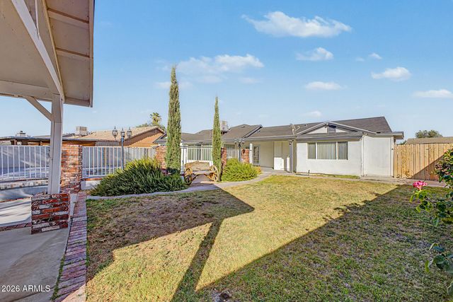 8740 W KEIM Drive, Glendale, AZ 85305