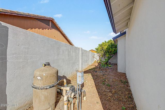 8740 W KEIM Drive, Glendale, AZ 85305