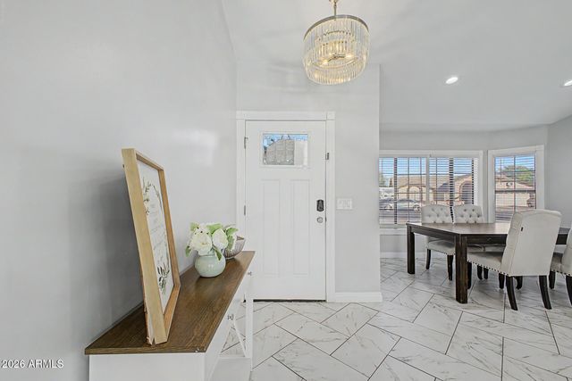8740 W KEIM Drive, Glendale, AZ 85305