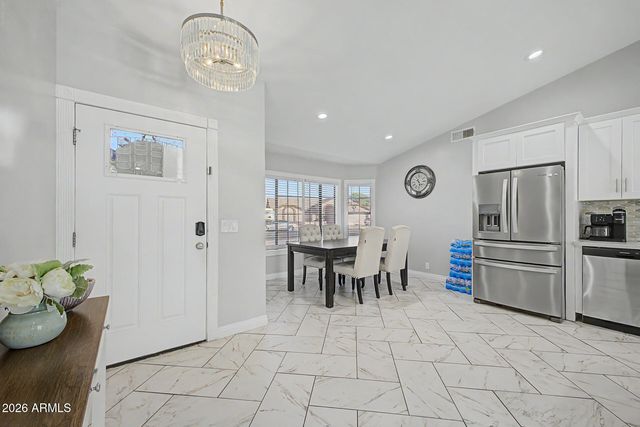 8740 W KEIM Drive, Glendale, AZ 85305
