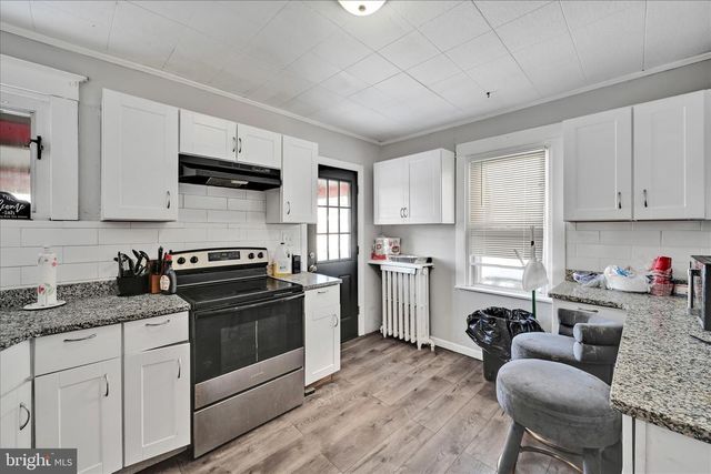 204 E AVON RD, Brookhaven, PA 19015