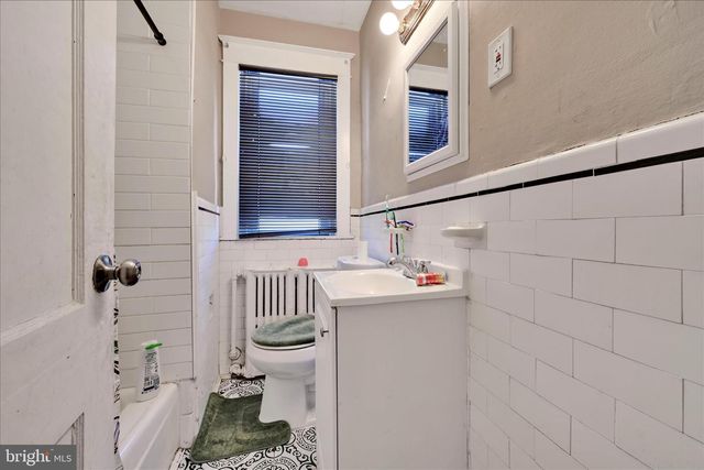 204 E AVON RD, Brookhaven, PA 19015