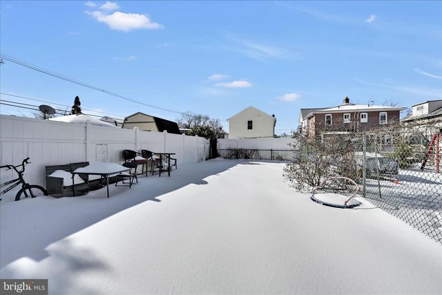 204 E AVON RD, Brookhaven, PA 19015