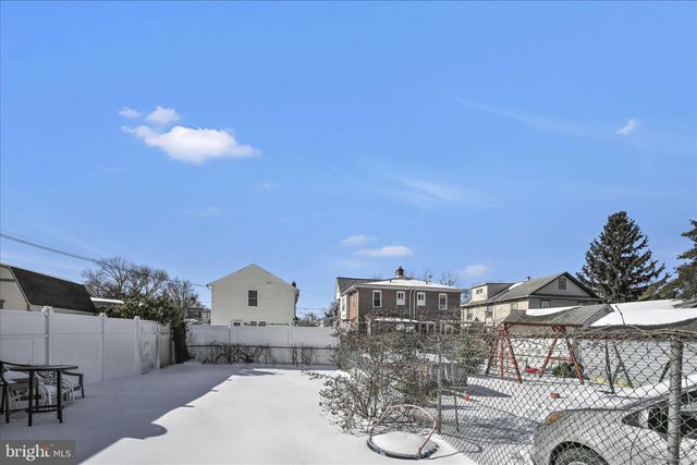 204 E AVON RD, Brookhaven, PA 19015