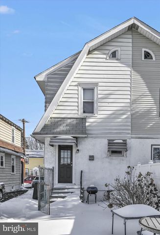 204 E AVON RD, Brookhaven, PA 19015