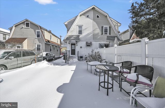 204 E AVON RD, Brookhaven, PA 19015