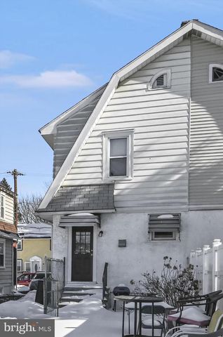 204 E AVON RD, Brookhaven, PA 19015