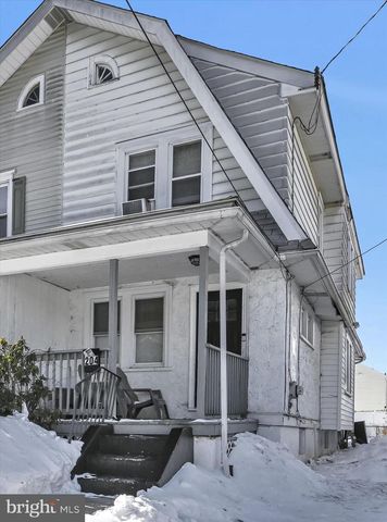 204 E AVON RD, Brookhaven, PA 19015