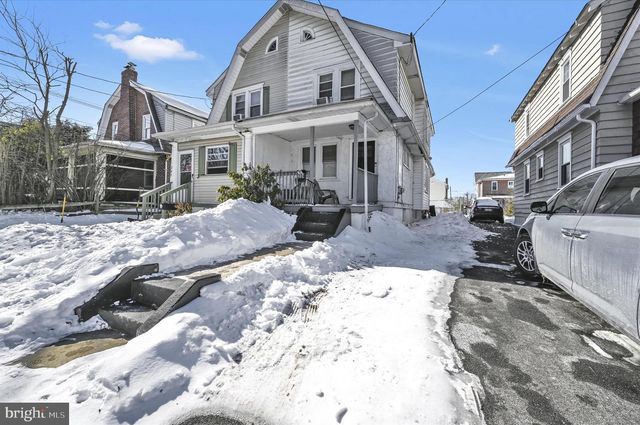 204 E AVON RD, Brookhaven, PA 19015