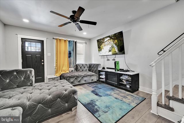 204 E AVON RD, Brookhaven, PA 19015