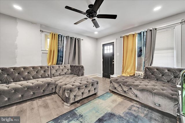 204 E AVON RD, Brookhaven, PA 19015