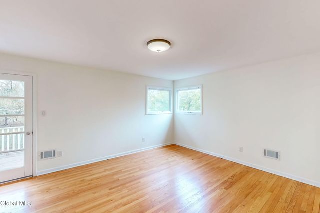 31 Freeman Road, Albany, NY 12208