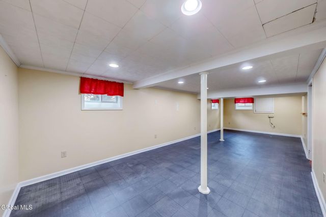 31 Freeman Road, Albany, NY 12208