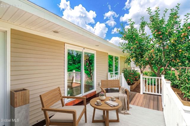 31 Freeman Road, Albany, NY 12208