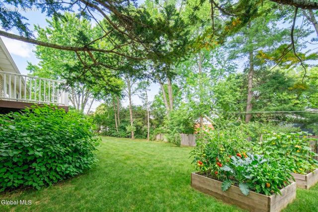 31 Freeman Road, Albany, NY 12208