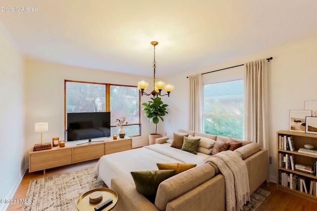 31 Freeman Road, Albany, NY 12208