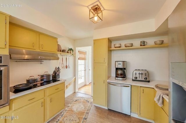 31 Freeman Road, Albany, NY 12208