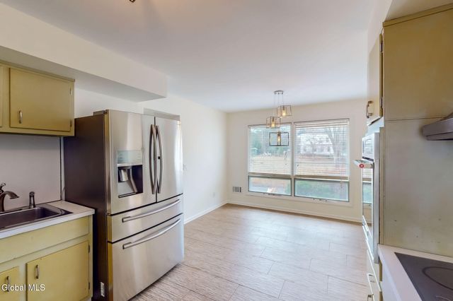 31 Freeman Road, Albany, NY 12208