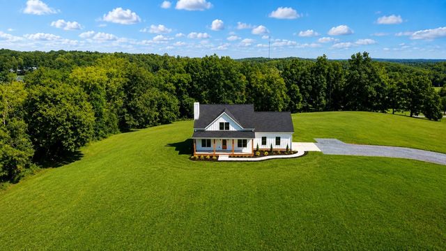 1516 Columbia Rd, Dickson, TN 37055