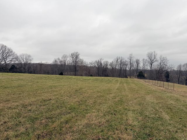 1516 Columbia Rd, Dickson, TN 37055