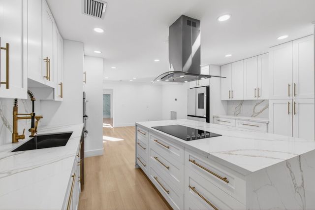360 SW 2nd Street, Boca Raton, FL 33432