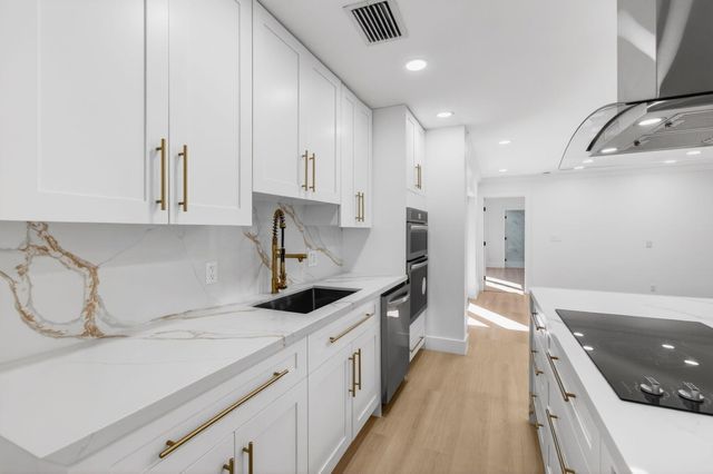 360 SW 2nd Street, Boca Raton, FL 33432